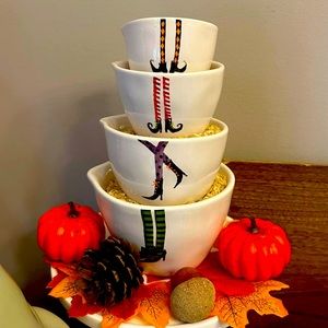 Rae dunn witch feet measuring cups